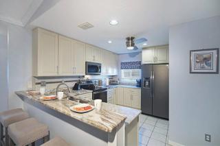 Remodeled elec-heated pool home with spa, Western exposure & bikes - Villa Valerie - Cape Coral - 4
