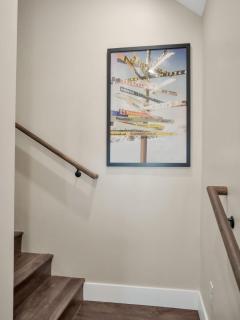 4BD Home - Games - Close to Downtown & Snowbowl - 4