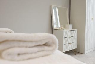 Space Apartments - Parking Space, Doors onto Garden-Pet Friendly - Romford - 2