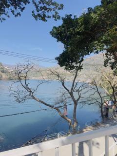Pansy Serene 1BR w Scenic Views of Bhimtal Lake - Jāmb - 2