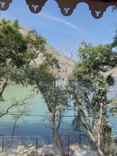 Pansy Serene 1BR w Scenic Views of Bhimtal Lake - Jāmb - 1