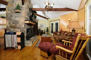 RIVER VIEW, fire pit, hot tub, arcade game SHADYBROOK has everything you want! - Sevierville - 3