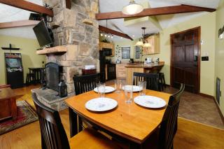 RIVER VIEW, fire pit, hot tub, arcade game SHADYBROOK has everything you want! - 1
