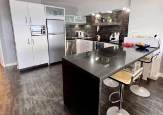SeafrontApartment-Sleeps4-Pool-Parking-Garden - Porlamar - 8