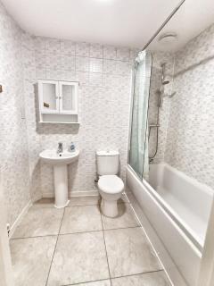 King Street, free parking and WiFi 2 bed by Lains Lettings - 3