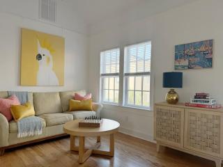 Sunny & Playful Carriage House in Downtown Savannah Stay Here and Walk Everywhere - Savannah - 0
