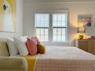 Sunny & Playful Carriage House in Downtown Savannah Stay Here and Walk Everywhere - Savannah - 7