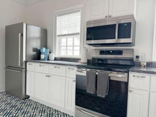 Sunny & Playful Carriage House in Downtown Savannah Stay Here and Walk Everywhere - Savannah - 1