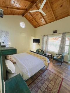 Primula Serene 1BR w Scenic Views of Bhimtal Lake - Bhīm Tāl - 3