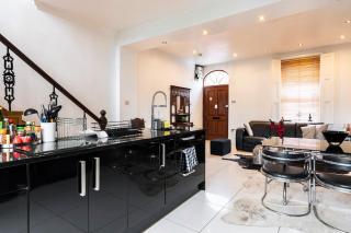 Serres’ Home - Dublin - 6