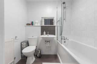 Cosy 1-Bed Flat for 4 Ppl w Parking - Londra - 8