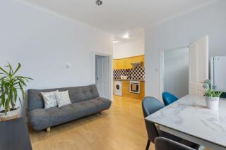 Cosy 1-Bed Flat for 4 Ppl w Parking - Londra - 7