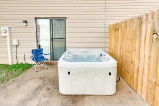 3 Mi to Campus Fayetteville Home with Hot Tub! - Fayetteville - 8