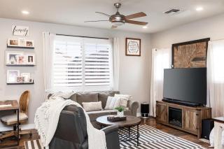 Central Luxury Mountain Oasis with TWO Pools and Jacuzzis - Phoenix - 6