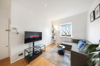 Chic 2BR Loft-Style Apartment in Queensway - Londra - 8