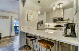 Modern MTN Condo Cozy 2BR Retreat Heated Pool - 4