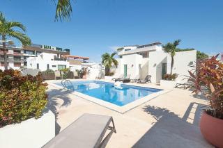 Quiet Retreat BBQ Grill Pool Near 5th Ave - 5