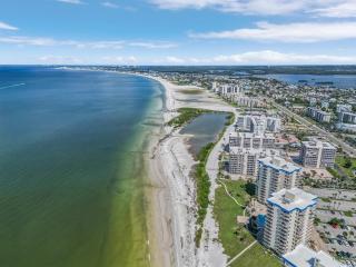 Paradise Found - Ocean views, Steps to the Beach - It - Fort Myers Beach - 8