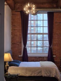 Detroit Artsy Industrial Loft - 9