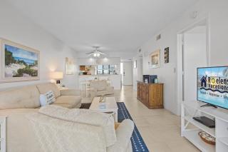 Lake Access, Community Pool, Tennis & Pickleball -Condo Lagoon Landing -Roelens - Fort Myers Beach - 4