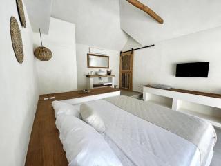 Mahalo Uraka Suite Private Pool and Kitchen - 2