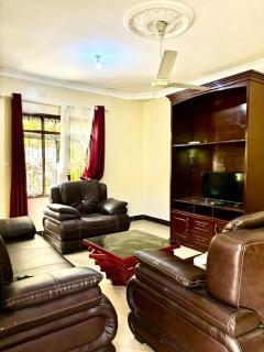 Comfy home near beach and eats! - Dar es Salaam - 3