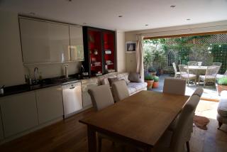 Spacious flat with south facing garden - London - 5