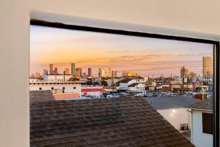 Modern Living in Houston 3-Story Near Everything - 9