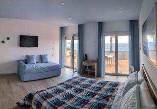 La Terrazza sul Mare Modern Apartment - 7