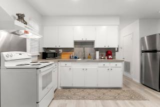 NEW! Bayside Escape - Cozy Hideaway Near Bayshore Beautiful - 3