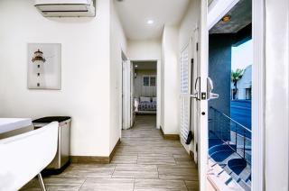Stylish Modern Home, AC, Parking & Near FWYs - Santa Ana - 5