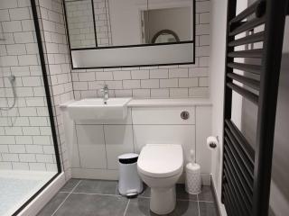 1 Bed Apartment Square - Colindale - 5