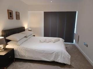 1 Bed Apartment Square - Colindale - 2
