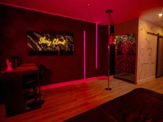 Shiny Cloud Love Room - 4