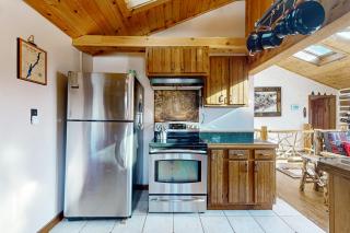 The Cabin House - Bolton Landing - 2