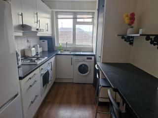 London Wimbledon Spacious 2 bedroom Apartment - 3
