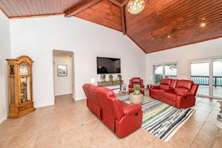 Unparalleled Views Deck w HotTub Game Room Pool Table Panorama by AvantStay - Sevierville - 1