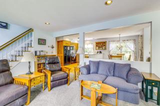 Lakefront New London Retreat with Dock and Hot Tub! - 2