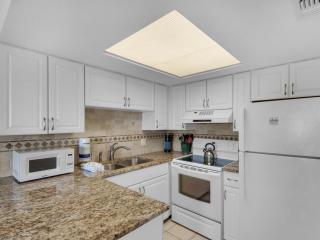 Summer Breeze Condominium 205 by Newman-Dailey - Destin - 4