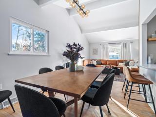 Two Entire Homes with Hot Tubs and Games Sleeps 20 - 2