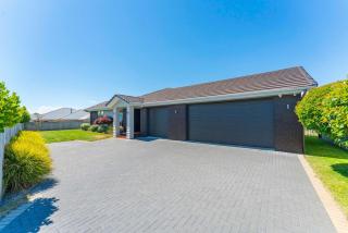 Delight in the Dell - 2 mins to lake - 8