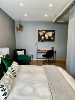 Stylish Modern 2 bedroom house across from Beach - 8