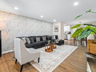 Luxury Escape, Sleeps 8,Game Room, Highland Heights - - 3
