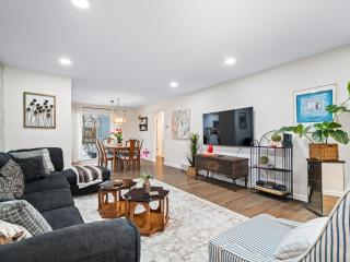 Luxury Escape, Sleeps 8,Game Room, Highland Heights - - 9