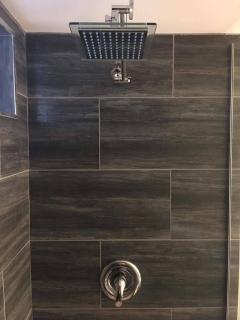 Upscale 2-Bedroom Basement Apartment - London - 2