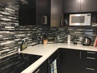 Comfy 3-Bedroom Home with Modern Upgrades - London - 5