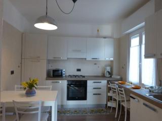 THE SUNFLOWER APARTMENT - Ronzo Chienis - 6