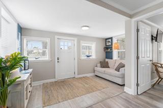 13900 Millcole Ave - Beachy Bungalow - Sleeps 10 - 9