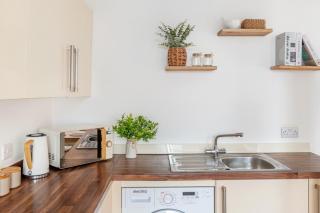 Lovely Refurbished 2 Bedroom Apartment - Nottingham - 4