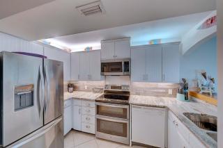 Mariner East #201 1 BR 2 BA Amazing Balcony! - 2